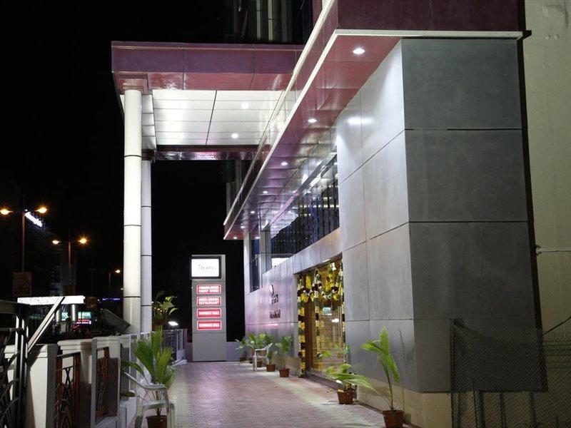 Poppys S.E.T Residency Hotel Kumbakonam Exterior photo