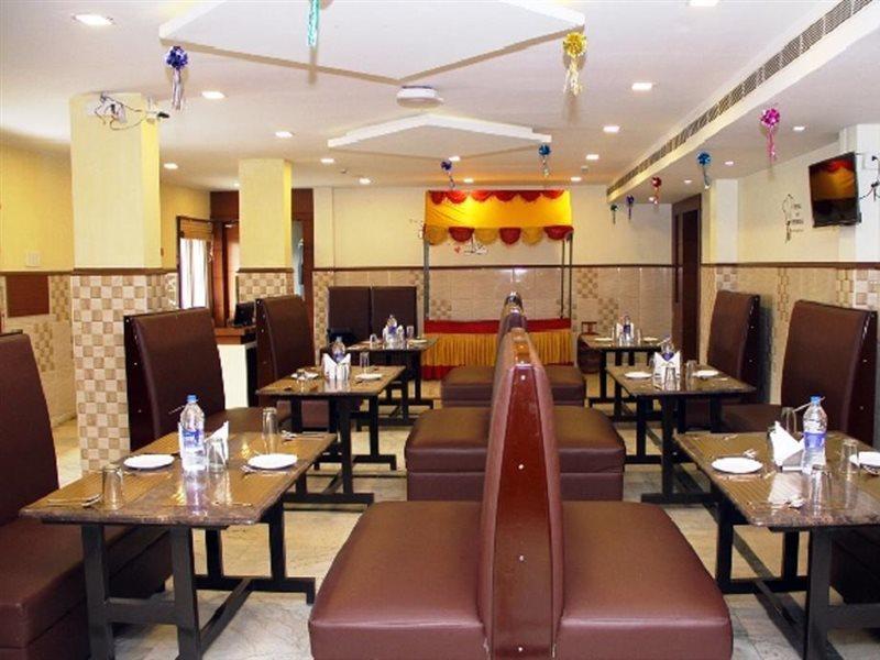 Poppys S.E.T Residency Hotel Kumbakonam Exterior photo