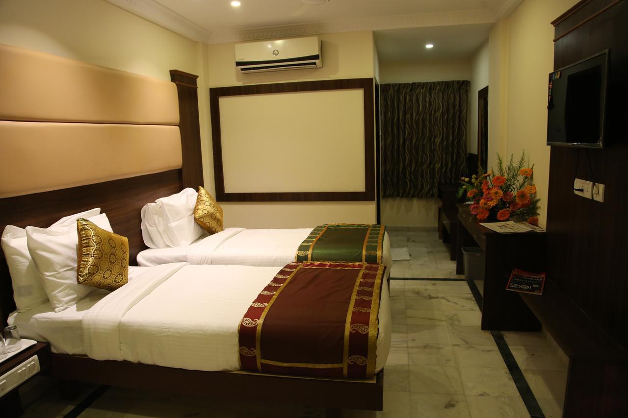 Poppys S.E.T Residency Hotel Kumbakonam Exterior photo